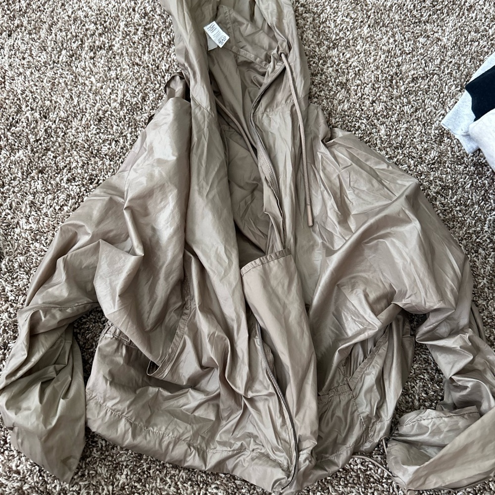 lightweight alo windbreaker jacket